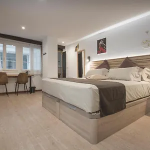 https://emilysuites-malaga-centro-historico.hotelsinnerja.org